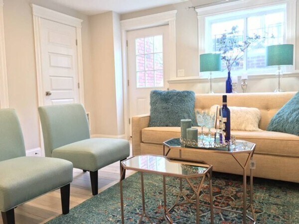 Building Photo - 892 E 2nd St