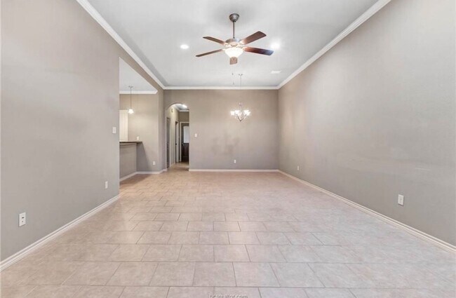 Building Photo - College Station - 3 bedroom / 3 bath Townhome, covered patio & back yard with one car garage.