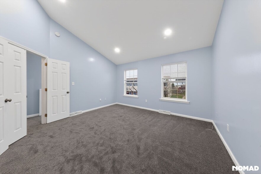 Building Photo - 243 Northdown Dr