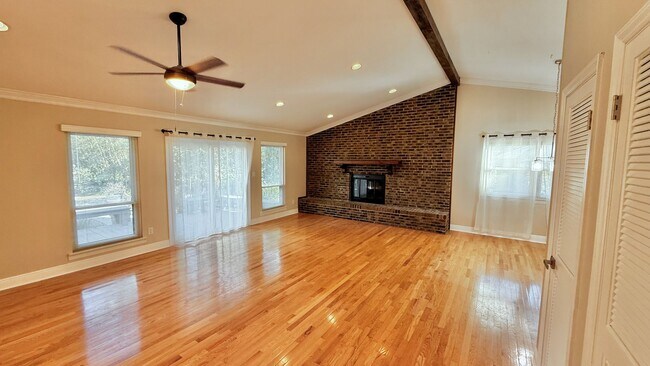 Building Photo - Renovated Home close to TMH avail NOW!!!