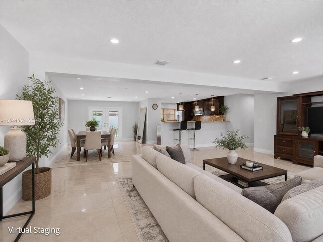 Building Photo - 16641 Royal Poinciana Dr