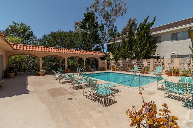 Building Photo - 6199 Canterbury Dr