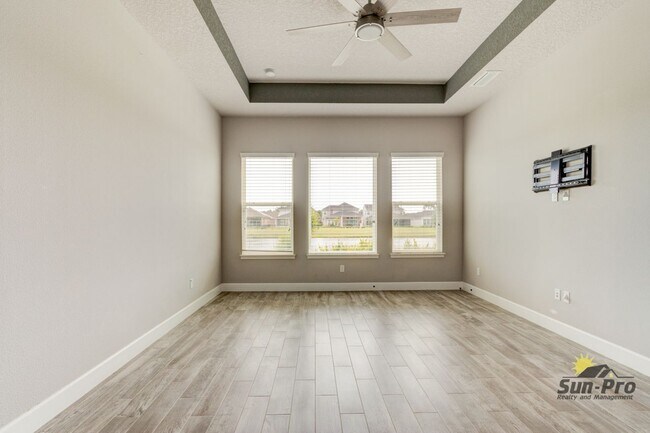 Building Photo - 6263 W Fallsgrove Ln