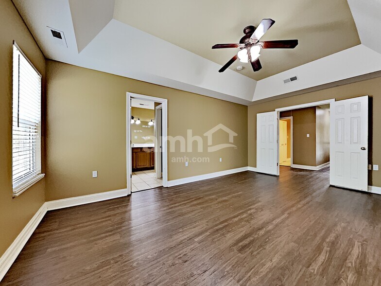 Building Photo - 10904 Parkgate Ln