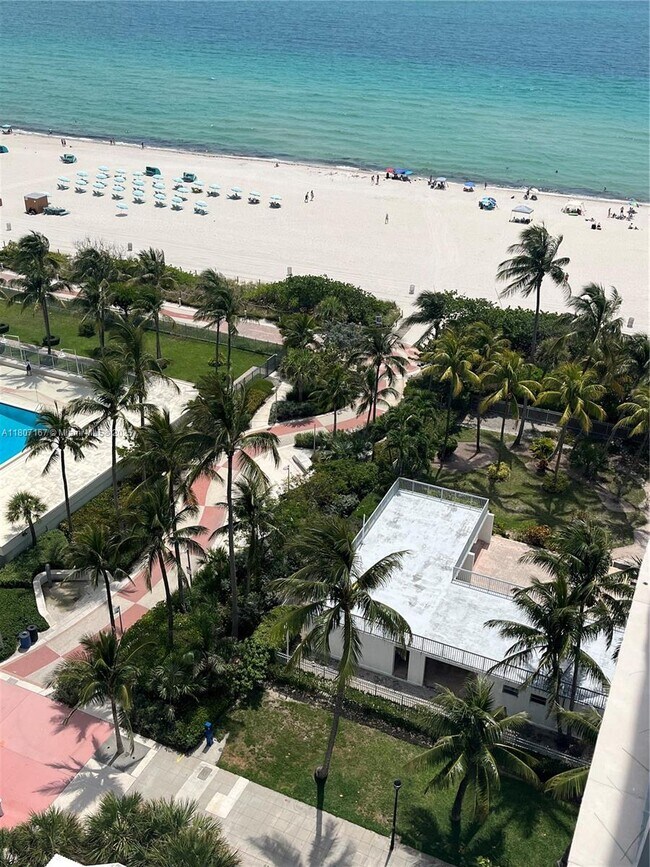 Building Photo - 2655 Collins Ave