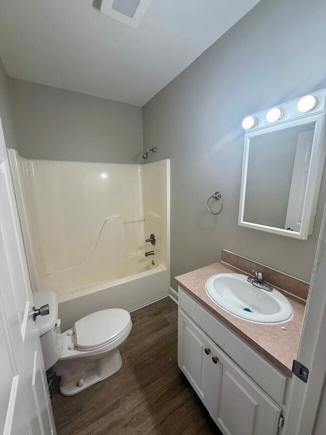 Building Photo - Three bedroom, 2.5 bath house in Graham