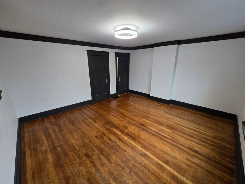 Building Photo - 21 W Beechwood Ave