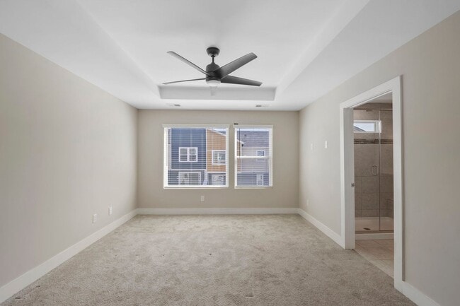 Building Photo - Gorgeous Aria at the Park 3 Bedroom Townhouse!