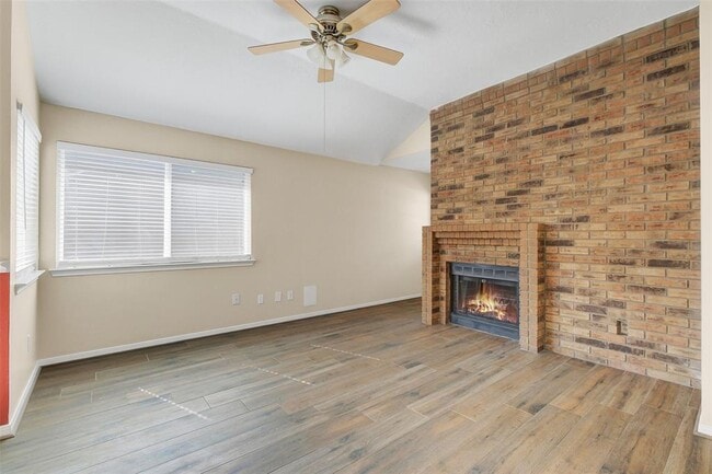 Building Photo - 16110 Springbank Dr