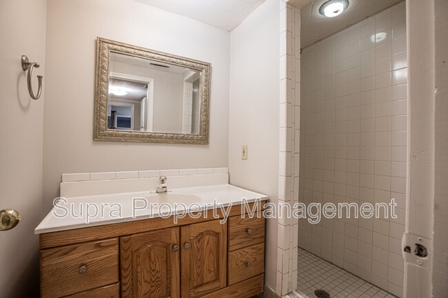 Building Photo - 1059 Glynlea Rd