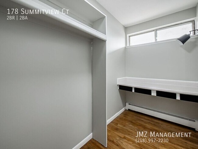 Building Photo - 178 Summitview Ct-