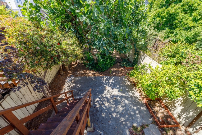 Building Photo - 2840 Bryant St