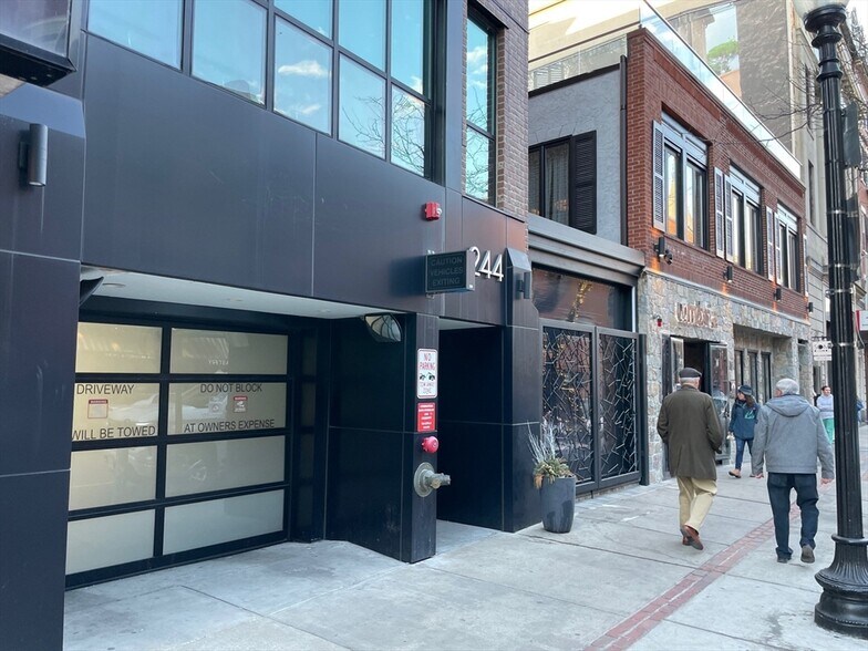 Building Photo - 244 Hanover St