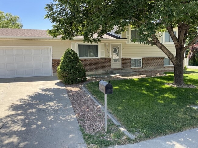 Primary Photo - 488 Anjou Dr