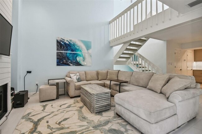 Building Photo - 240 Windward Passage