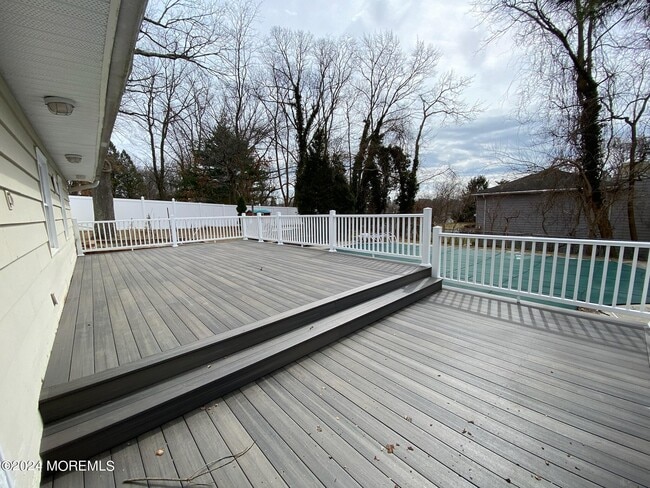 Building Photo - 2 Karen Ct