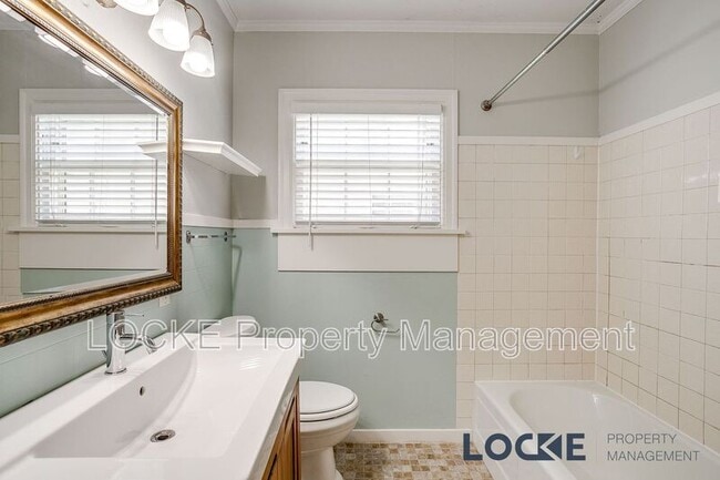 Building Photo - 4328 Calmont Ave