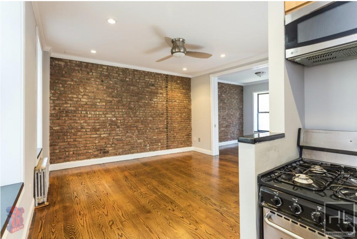 Building Photo - E 100TH ST.