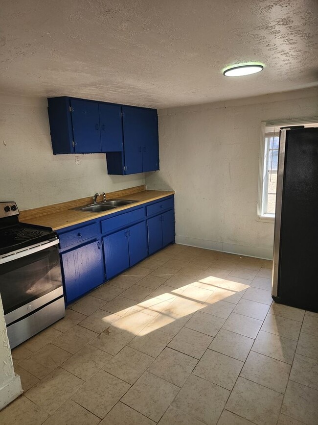 Building Photo - 2 Bed / 1 Bath Home for Rent – $850 (Utilities Included)