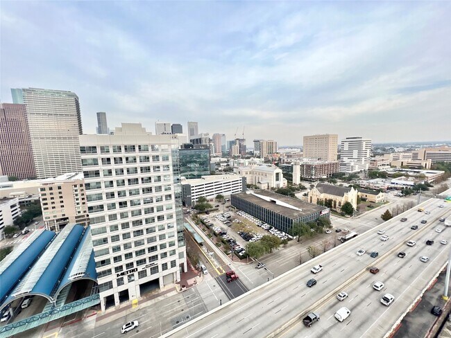 Building Photo - 2016 Main St