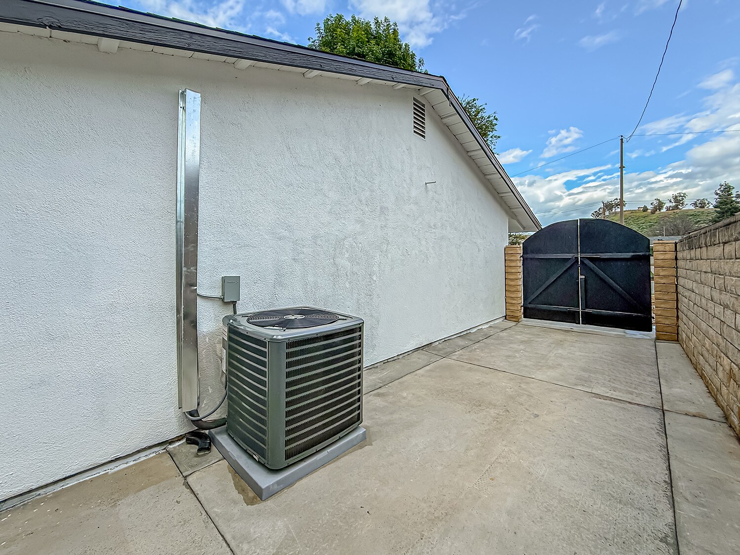 Building Photo - 717 Watson Ave