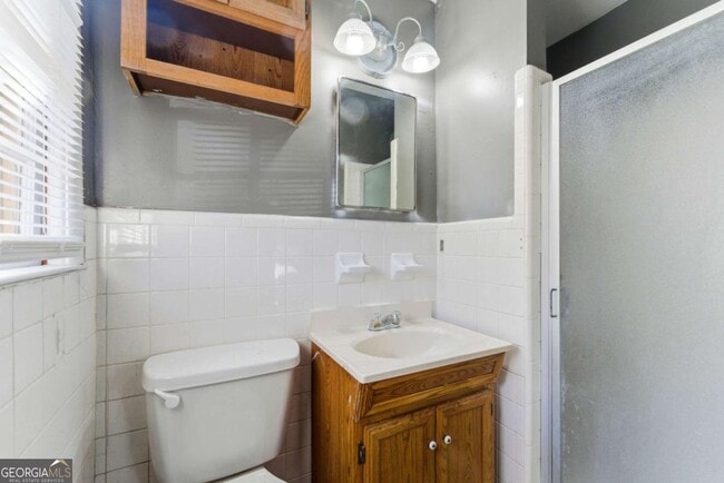 Building Photo - 1961 Valley Ridge Dr SW