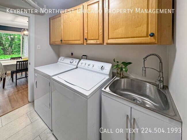 Building Photo - 1028 Tiverton Ct