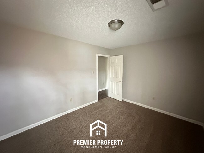 Building Photo - 6764 Henredon Dr