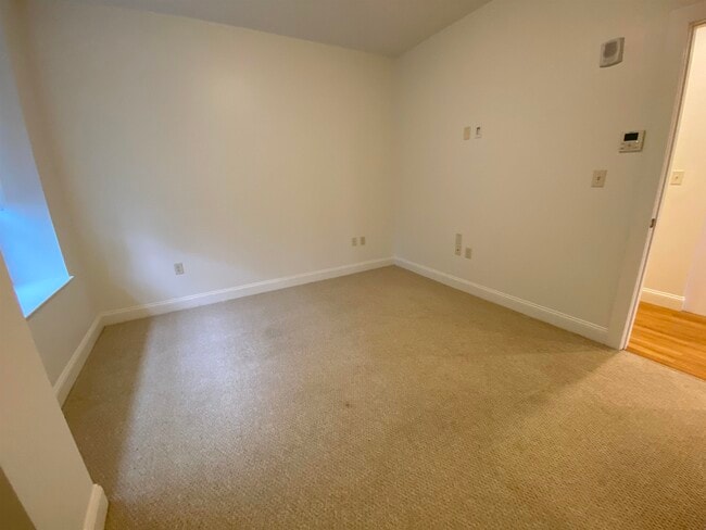 Building Photo - 875 Elm St