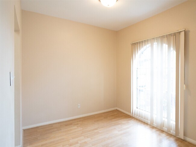 Building Photo - 6500 Harbor Town Dr