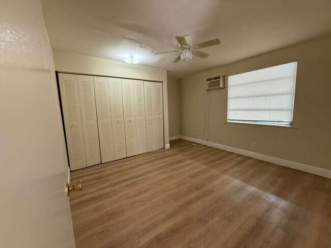 Building Photo - 717 SW 2nd Ct