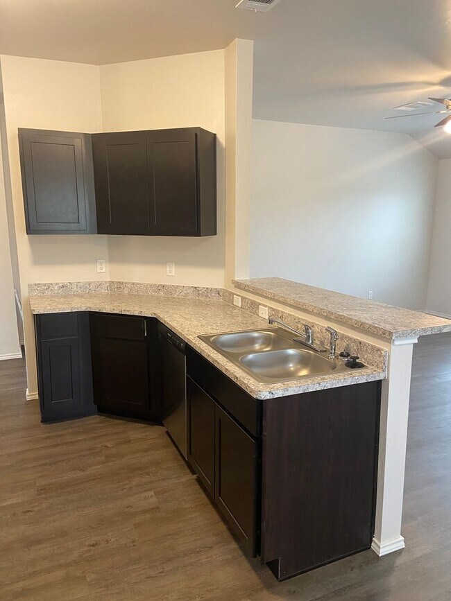 Building Photo - Move-In Ready! Charming 3-Bedroom, 2-Bath Home in Shadow Valley