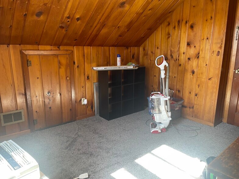 Landing upstairs - 1228 Highland Ave