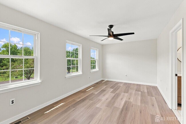 Building Photo - 106 Wilshire Ct