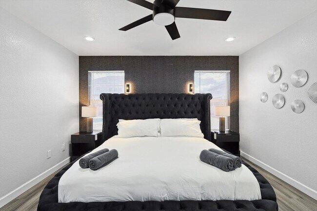 Building Photo - 521 E Robin Ct