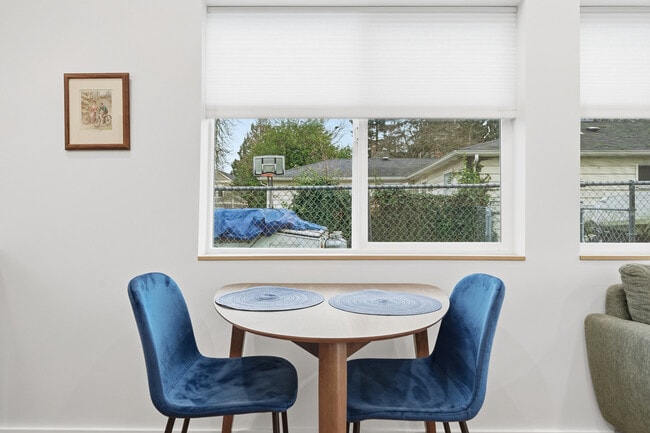 Building Photo - 5003 NE Mason St