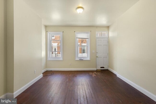 Building Photo - 1331 S Hollywood St