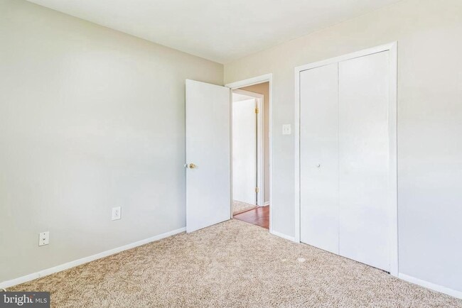 Building Photo - 14 Greystone Cir