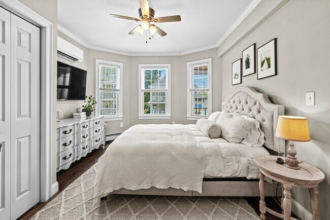 Building Photo - 465 Ashmont St
