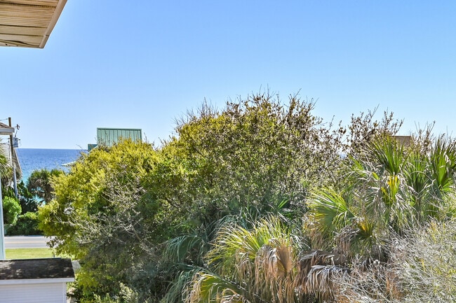 Building Photo - 2830 Scenic Gulf Dr