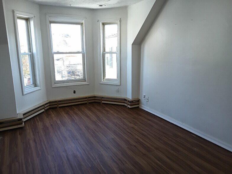 Building Photo - 10 Flint St