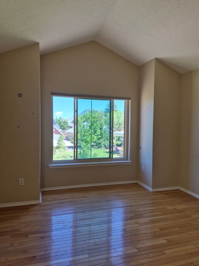 Building Photo - FIVE BEDROOMS GEM-NORTH EAST HEIGHTS