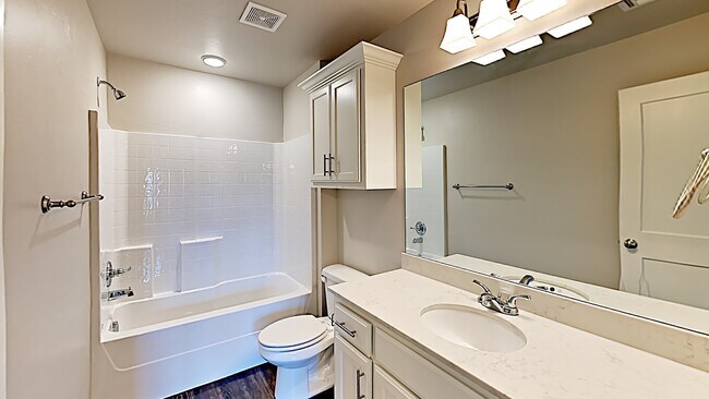 Building Photo - 3 Bedroom 2 Bath Duplex Near Tinker AFB