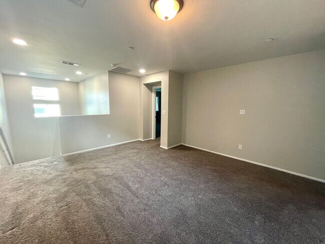 Building Photo - Beautiful Home in Valley Vista Available S...