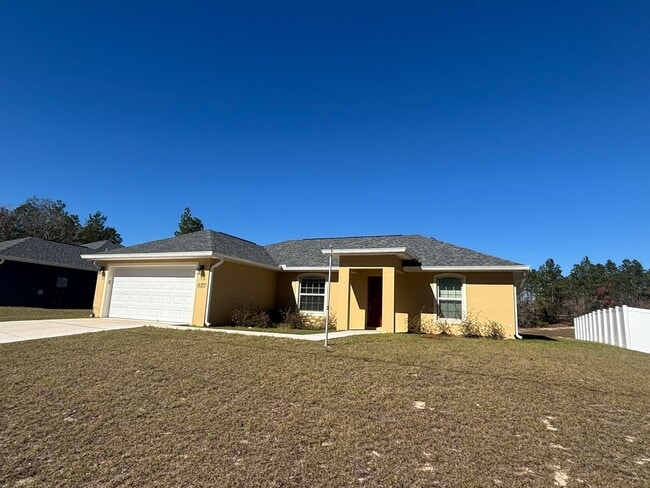 Building Photo - Great 3/2 in ideal location