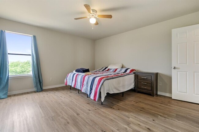 Building Photo - 5071 Marsh Ln