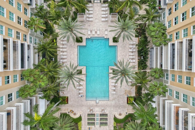 Building Photo - 700 E Boynton Beach Blvd