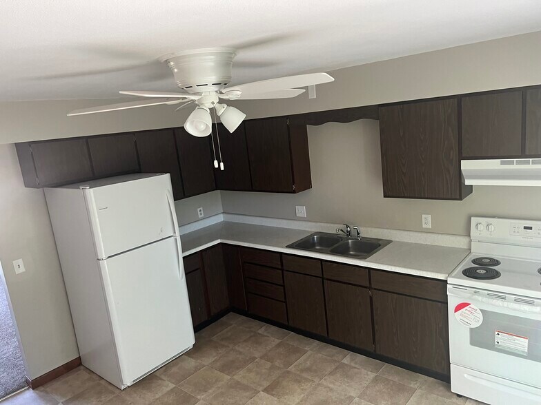 Building Photo - 1203 W Centre St