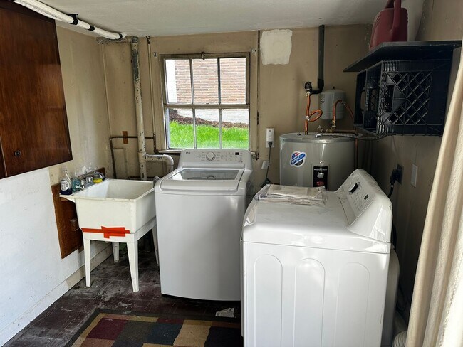 Building Photo - 2bd/1ba Seattle Home