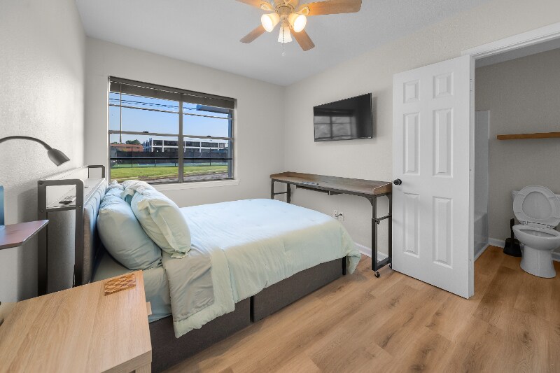 Building Photo - 1528 E Devine St